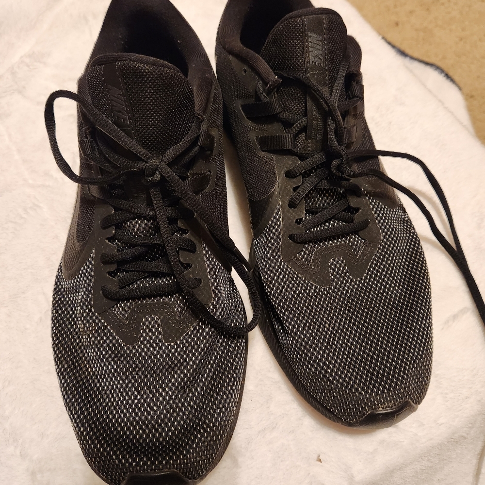 Men's Nike tennis shoes